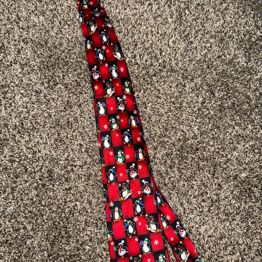 Festive Red Penguin Tie‎